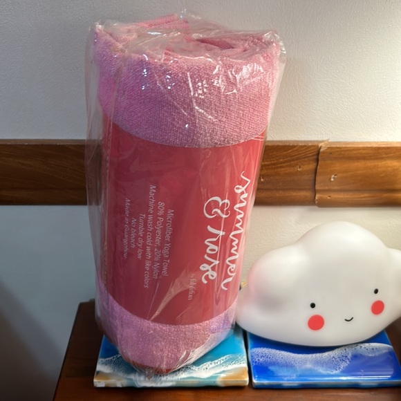 Yoga towel Summer and rose by fabfitfun - Picture 3 of 6
